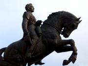 Un monumento di generale a cavallo (Gen. Govone, Alba)